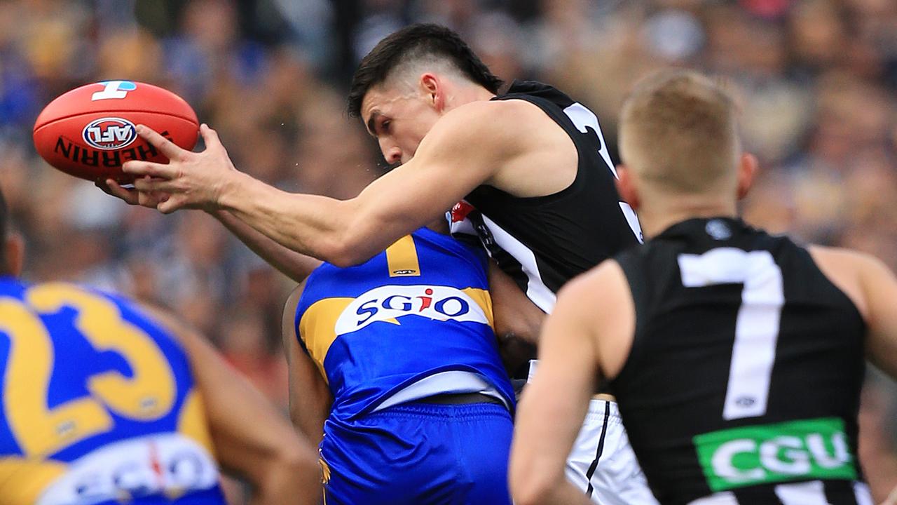 AFL Grand Final: Liam Ryan folds Brayden Maynard with big bump