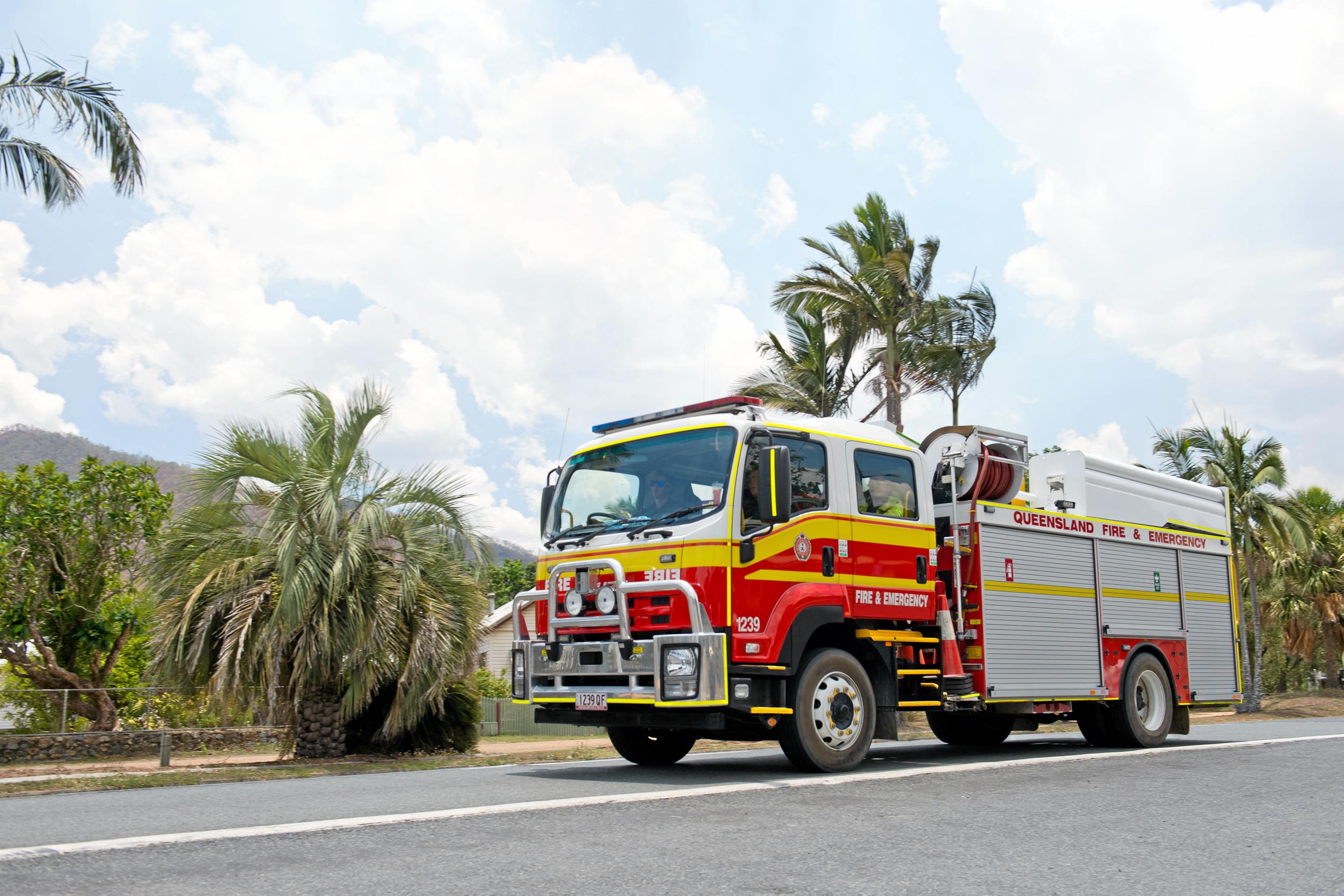 A fire truck returns to Finch Hatton to refill with water. Picture: Emma Murray