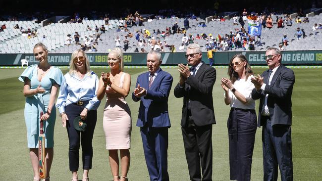 Dean Jones’ tribute at the 2020 Boxing Day Test, with (left to right) daughter Phoebe, wife Jane, daughter Augusta, Allan Border, Paul Jones, sister Nicole Fuller and Mark Jones during the ceremony. Photo: David Caird