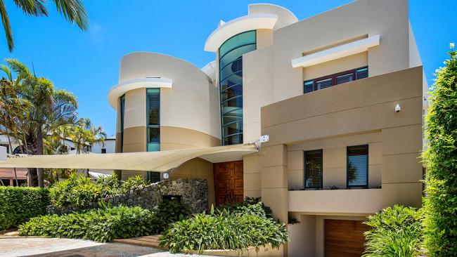 Former Billabong owner Matthew Perrin's former Cronin Island mansion at 15 Southern Cross Drive. Photos: Supplied