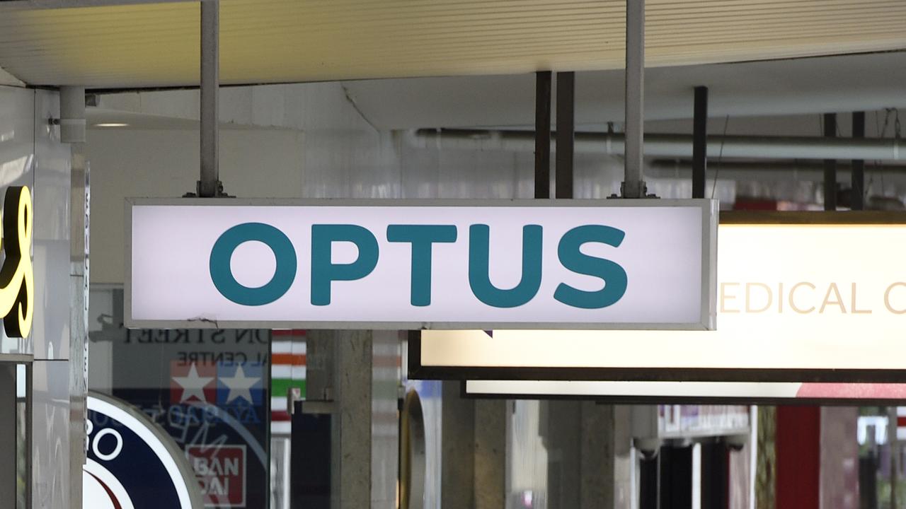 Optus retail shop on Bourke Street in Melbourne. Picture: NCA NewsWire / Andrew Henshaw