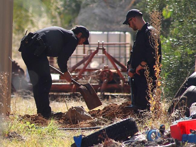 ADELAIDE, AUSTRALIA - NewsWire Photos 5, April, 2023: Police and forensic teams continue to search a property at Kudla, south of Gawler in Adelaide, after a body was found in a bunker on the property late on Tuesday afternoon  Picture: NCA NewsWire / Kelly Barnes