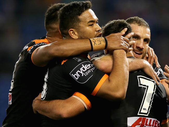 NEWCASTLE, AUSTRALIA - AUGUST 03:  Wests Tigers players celebrate a try from Luke Brooks  during the round 21 NRL match between the Newcastle Knights and the Wests Tigers at McDonald Jones Stadium on August 3, 2018 in Newcastle, Australia.  (Photo by Ashley Feder/Getty Images)