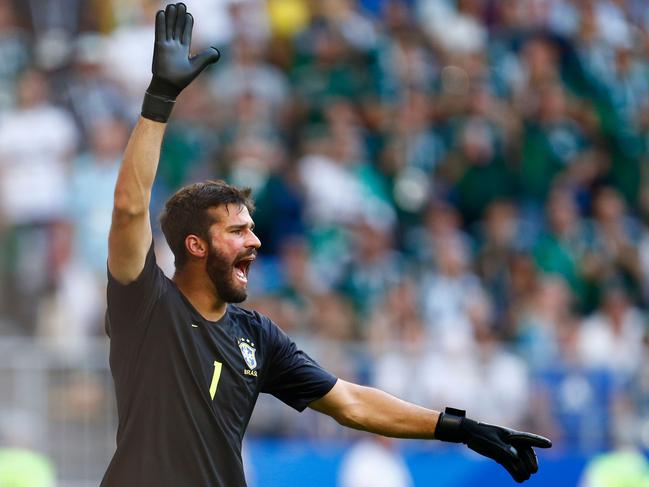 Brazil's goalkeeper Alisson gestures during the Russia 2018 World Cup round of 16 football match between Brazil and Mexico at the Samara Arena in Samara on July 2, 2018. / AFP PHOTO / BENJAMIN CREMEL / RESTRICTED TO EDITORIAL USE - NO MOBILE PUSH ALERTS/DOWNLOADS