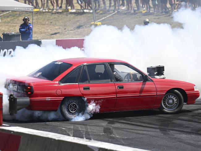 CANBERRA, AUSTRALIA  - NewsWire Photos - January 4, 2025: Participants doing burn outs at Street Machine Summernats 37 in Canberra. Picture: NewsWire / Martin Ollman