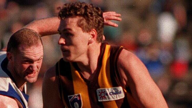 Paul Dear playing for Hawthorn.