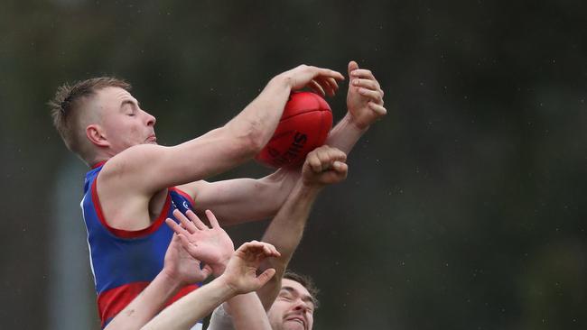 Gisborne’s Zac Denahy takes a pack mark earlier this season. Picture Yuri Kouzmin