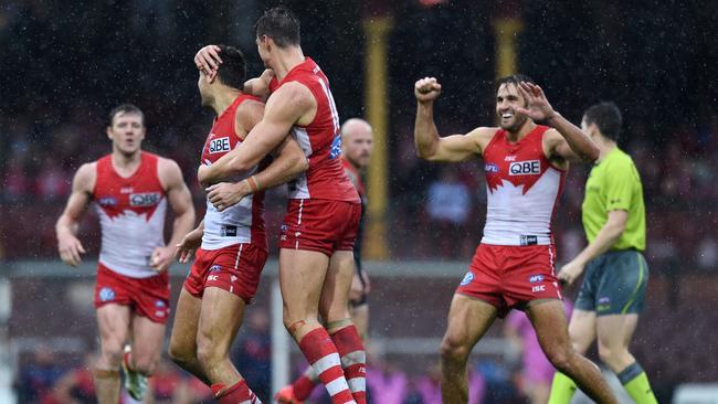 The Swans celebrate a goal kicked by Toby Nankervis.