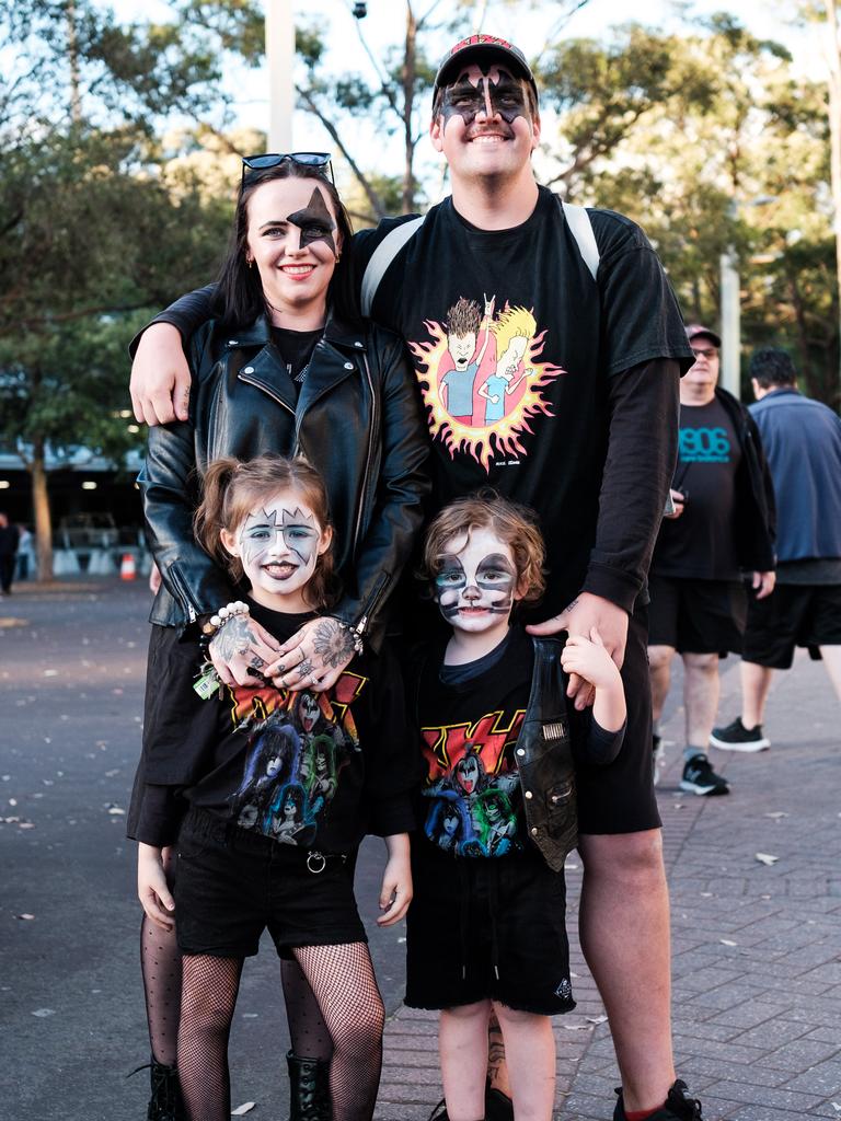 Fans paint up for KISS concert | Daily Telegraph