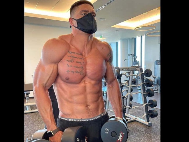 Sammis Reyes working out on Instagram.