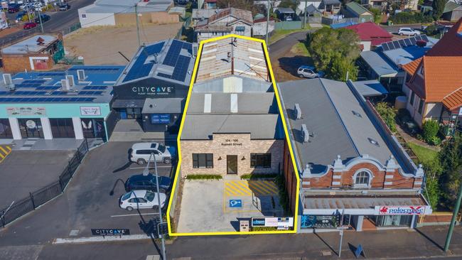 The former site of the old Australian Stockman’s Saddlery on Russell Street in the Toowoomba CBD has sold at auction to an interstate investor for more than $1.1m through Hot Property.