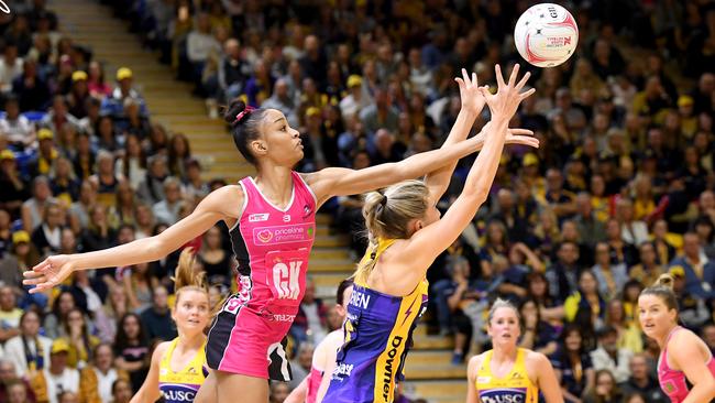 Super Netball players have taken pay cuts. Picture: Bradley Kanaris/Getty Images.