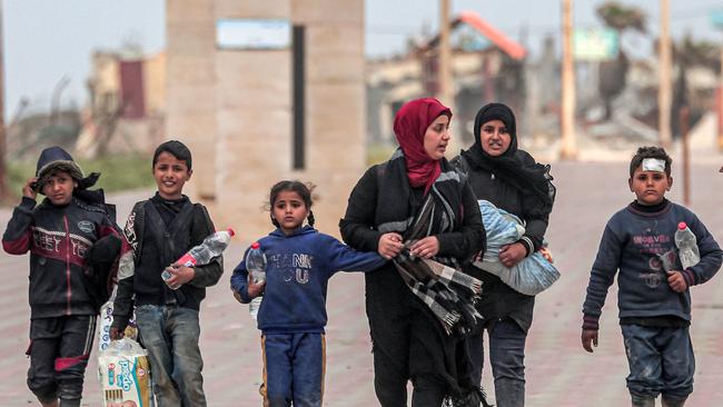 Displaced Palestinians fleeing from the area in the vicinity of Gaza City's al-Shifa hospital. Picture: AFP