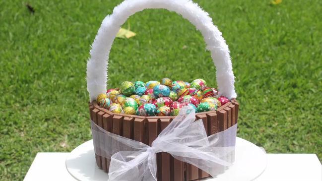 The kids will lose their minds over this fancy-looking but simple basket chocolate cake this Easter.