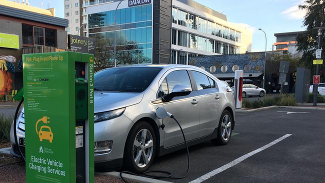 Climate Change Minister Chris Bowen wants to give motorists more choice - by giving them less. Picture: Chris Russell