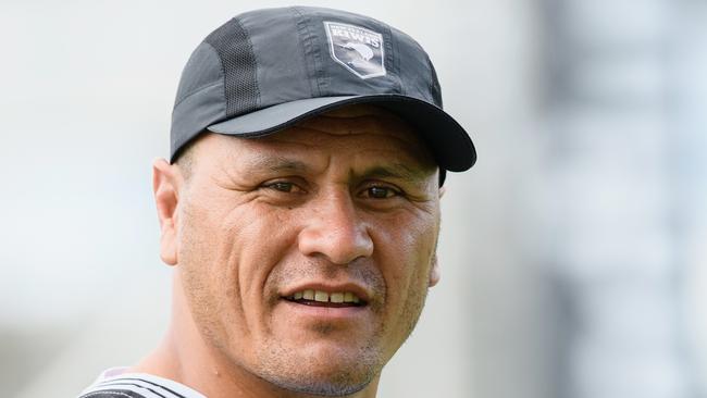 CHRISTCHURCH, NEW ZEALAND - NOVEMBER 03: Head Coach David Kidwell of the Kiwis looks on during a New Zealand Kiwis Rugby League World Cup training session at AMI Stadium on November 3, 2017 in Christchurch, New Zealand.  (Photo by Kai Schwoerer/Getty Images)