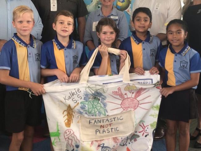 Kalkie State School students and staff with Mayor Jack Dempsey, GBRMPA CEO Josh Thomas and chief scientist Dr David Wachenfeld.