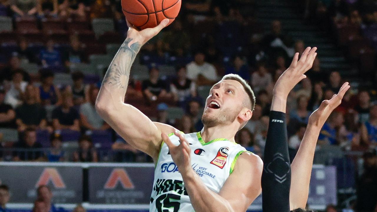 WATCH: Brady Manek's Massive One-Handed Drive, Slam, and Celebration for  Perth Wildcats