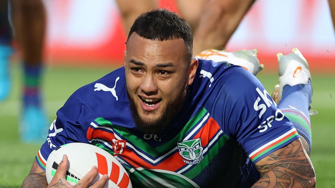 AUCKLAND, NEW ZEALAND - SEPTEMBER 16: Addin Fonua-Blake scores a try during the NRL Semi Final match between the New Zealand Warriors and Newcastle Knights at Go Media Stadium Mt Smart on September 16, 2023 in Auckland, New Zealand. (Photo by Fiona Goodall/Getty Images)