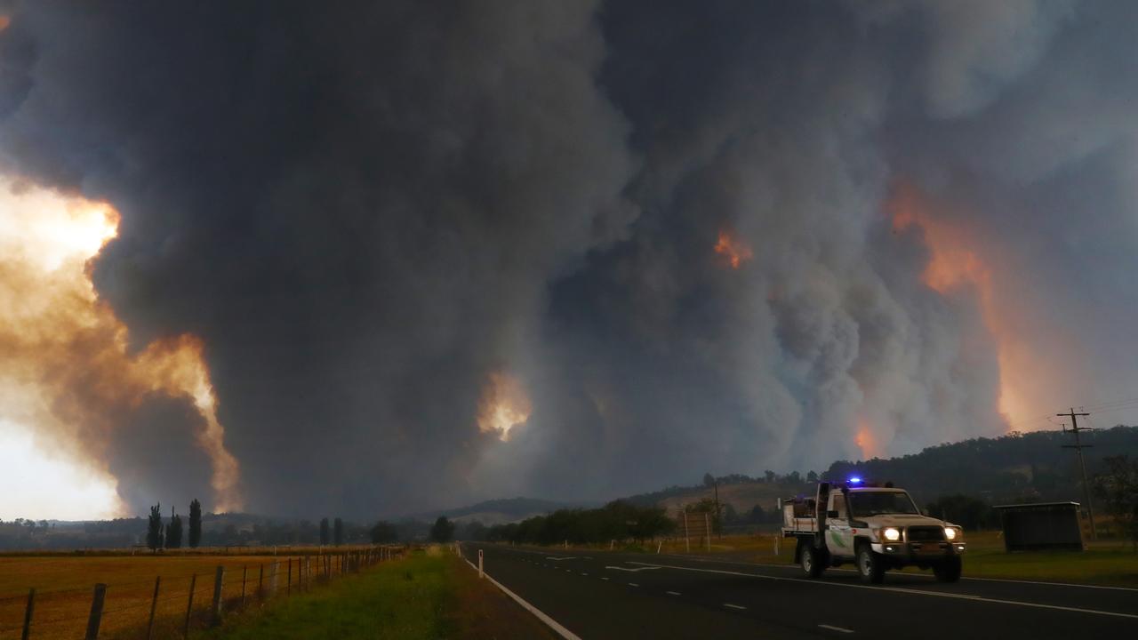 Victoria fires Photos from the frontlines of the bushfires Herald Sun
