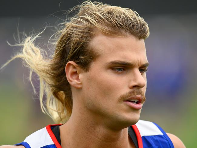 MELBOURNE, AUSTRALIA - NOVEMBER 27: Bailey Smith of the Bulldogs competes in the 2km time trial during a Collingwood Magpies AFL training session at Gosch's Paddock on November 27, 2023 in Melbourne, Australia. (Photo by Morgan Hancock/Getty Images)