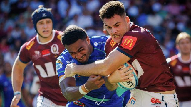 Drua's Iosefo Masi (L) tackles the Reds' Taj Annan during the Super Rugby Pacific match between Queensland Reds and Fiji Drua at Suncorp Stadium in Brisbane on March 19, 2023. (Photo by Patrick HAMILTON / AFP)