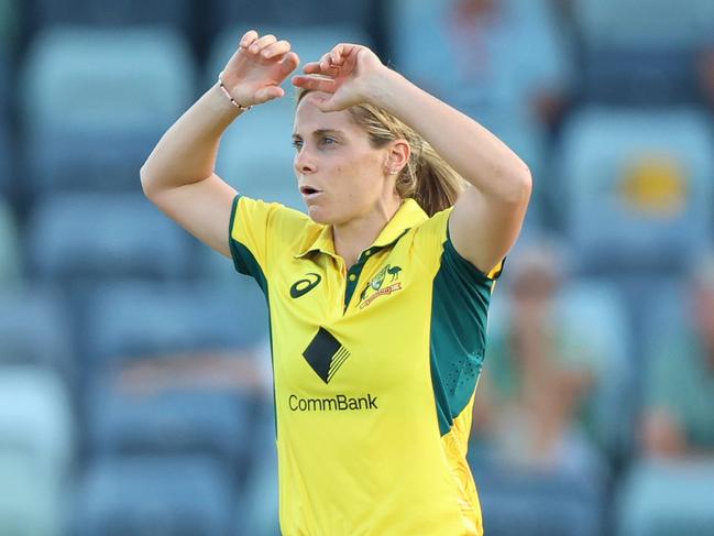 PERTH, AUSTRALIA - DECEMBER 11: Sophie Molineux of Australia in action during game three of the Women's ODI Series between Australia and India at WACA on December 11, 2024 in Perth, Australia.  (Photo by Janelle St Pierre/Getty Images)