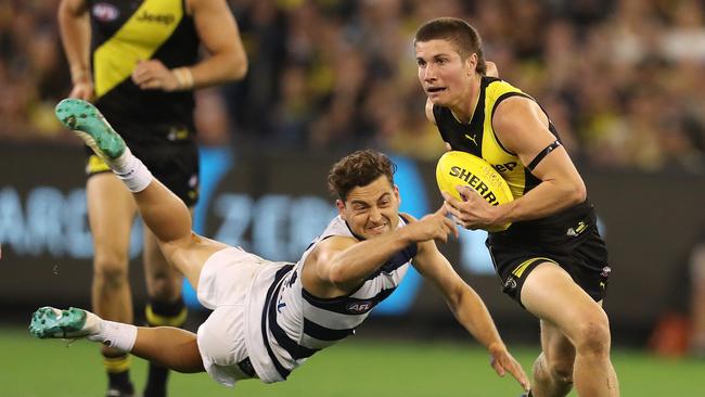 Liam Baker evades a tackle from Geelong’s Luke Dahlhaus. Picture: Michael Klein.