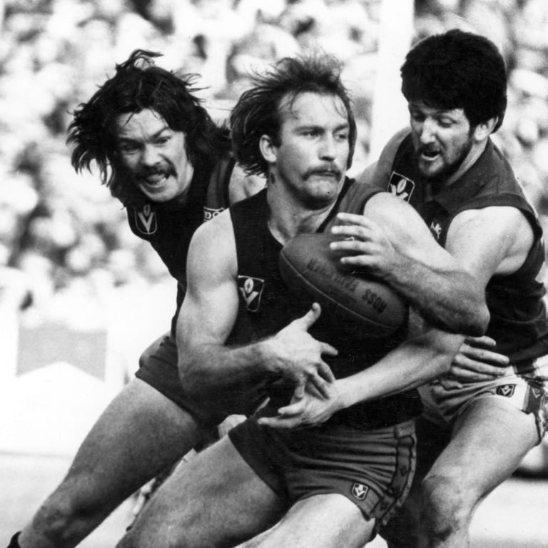 Robert Shaw (left) playing in the 1979 Elimination Final against Fitzroy. Other players are Ken Mansfield (centre) and Neville Taylor (right).