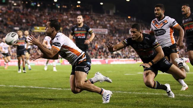 Corey Thompson continued his strong form for the Tigers. (Photo by Mark Kolbe/Getty Images)