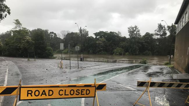 The Richmond River continues to rise as heavy rain falls in Lismore.