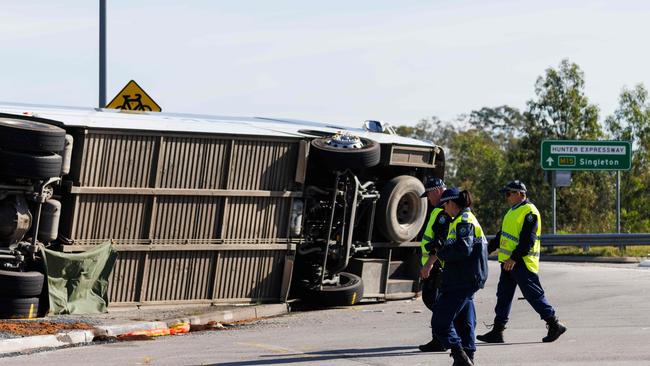 The horror bus crash in the Hunter Valley over night has claimed 10 lives. Picture: NCA NewsWire / David Swift