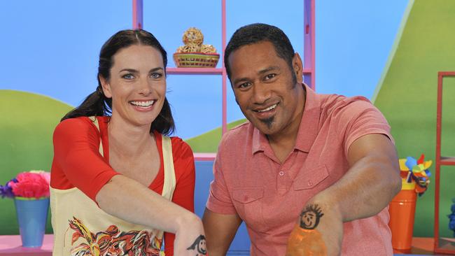 Jay Laga'aia and Jolene Anderson on Play School.