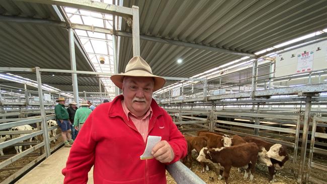 Peter Ellis from Elders Corowa, NSW, bought lighter Hereford steers at the Wodonga store cattle sale for a number of smaller clients, who wanted stock to eat grass.
