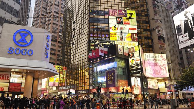 Crowd in Causeway Bay shopping district. Photo: LONELY PLANET