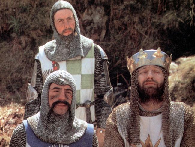 MONTY PYTHON AND THE HOLY GRAIL [Br 1975] PYTHON PICTURESD/C20TH FOX L-R: MICHAEL PALIN, ERIC IDLE (back), TERRY JONES, GRAHAM CHAPMAN