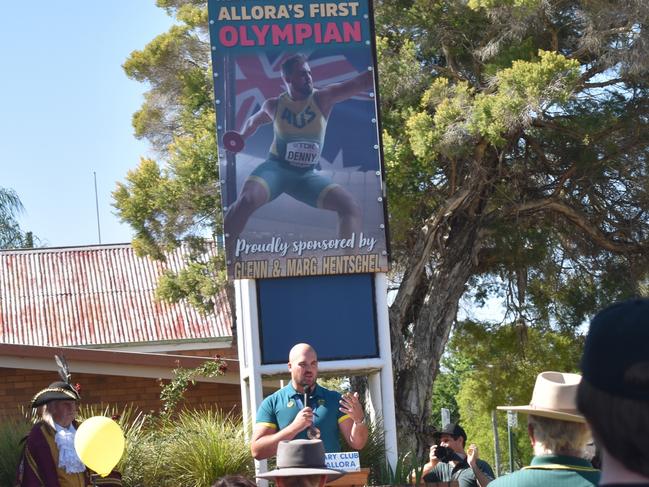 Denny emotionally addresses his hometown in Allora (Photo: NRM)