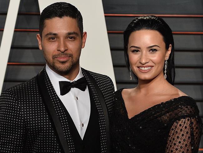 2016 Vanity Fair Oscar PartyPictured: Demi Lovato, Wilmer ValderramaRef: SPL1238438  290216  Picture by: All Access PhotoSplash News and PicturesLos Angeles: 310-821-2666New York: 212-619-2666London: 870-934-2666photodesk@splashnews.com