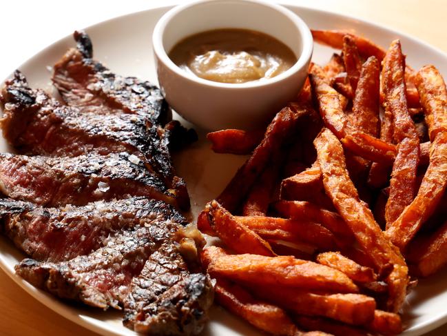 HOLD FOR KC: SEPTEMBER 24, 2023: The $15 steak at Curly Lewis Brewery in Bondi. Curly Lewis Brewery in Bondi is a finalist in the AHA'S Annual Awards for best cheap eats. Picture: Damian Shaw