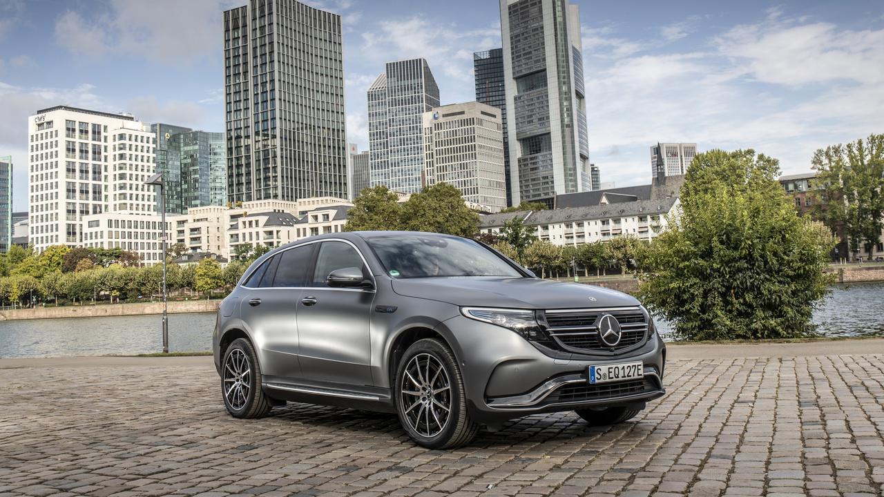 Mercedes-Benz is adopting a new sales model for the EQC electric car.