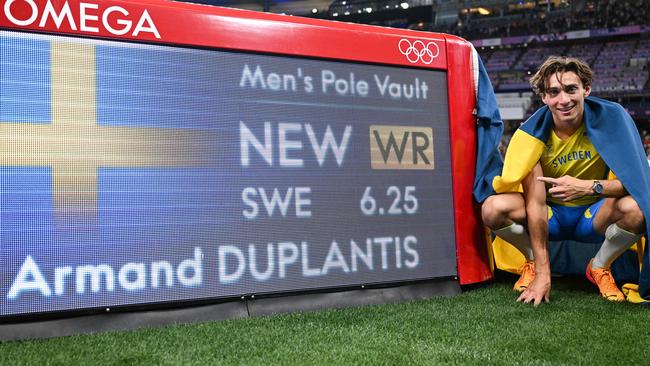 Winner Sweden's Armand Duplantis celebrates setting the new world record. Picture: Kirill Kudryavtsev/ AFP