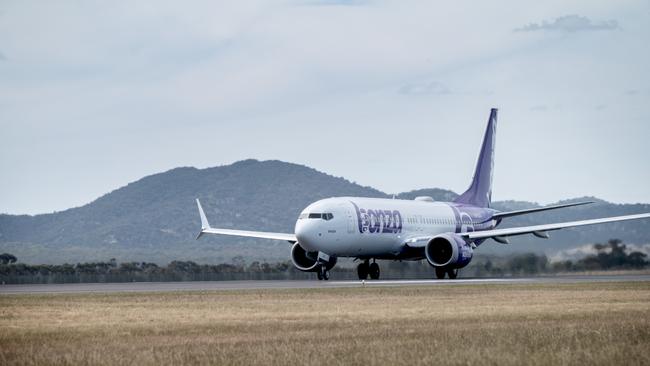 Bonza Airline lands at Avalon Airport. Picture: Tony Gough