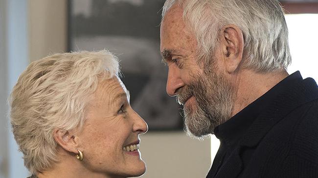 Glenn Close and Jonathan Pryce in The Wife