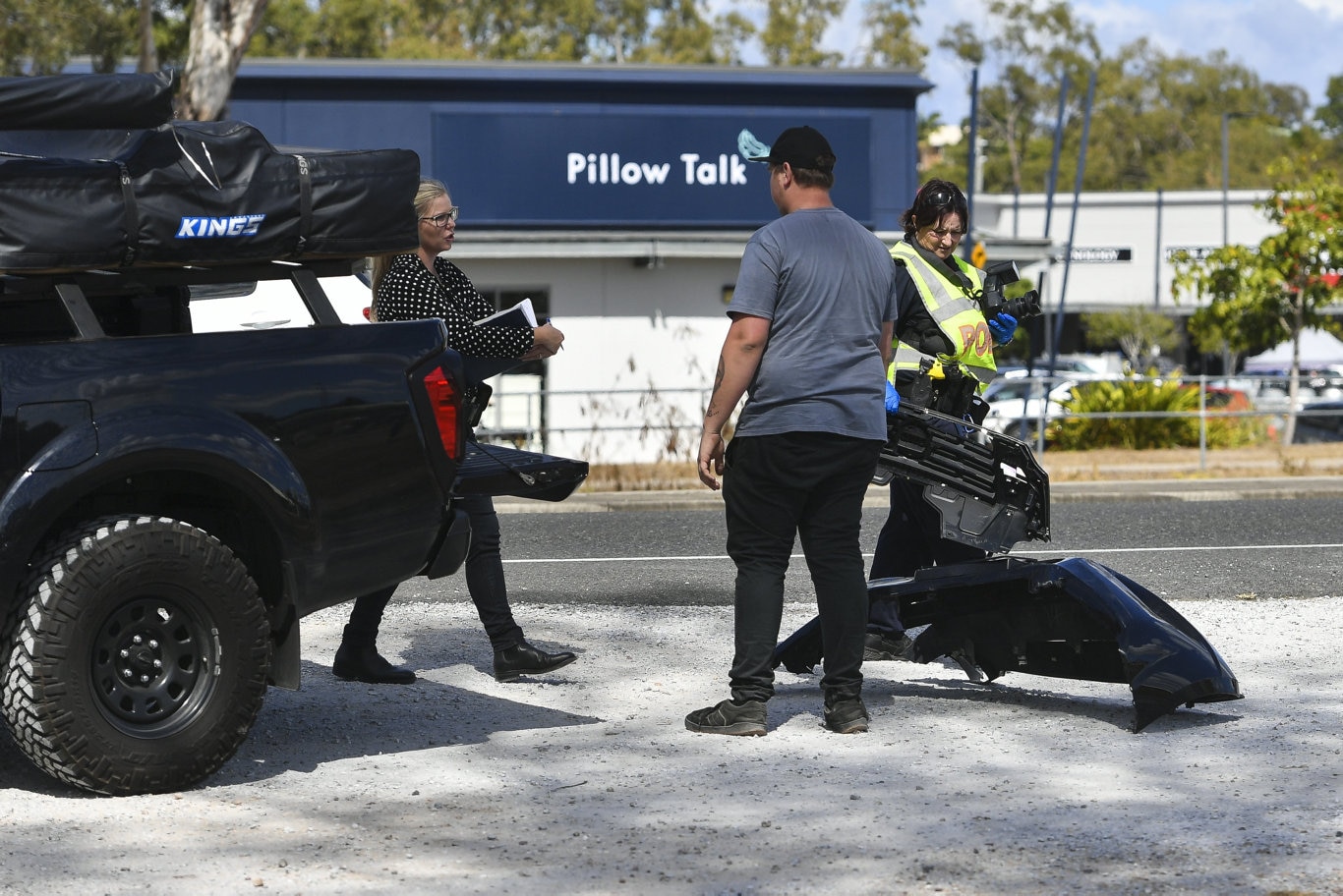 An incident occured on the corner of Dawson Highway and Aerodrome Road at around midday after an escaped prisoner allegedly attempted to flee from police.