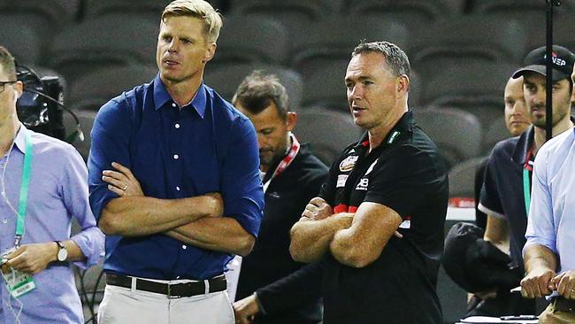 Nick Riewoldt has a chat to Alan Richardson during AFLX.