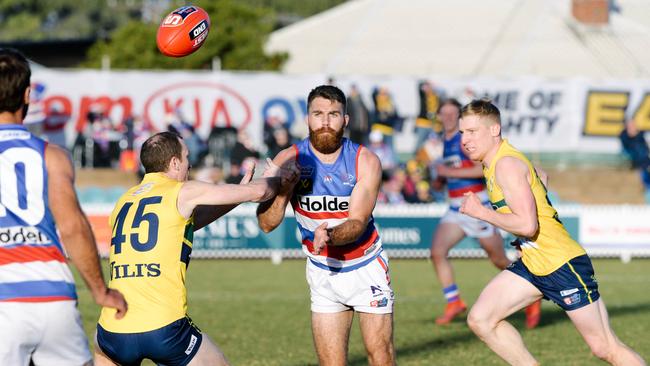 Bulldog Isaya McKenzie in action in 2019. AAP Image/ Morgan Sette