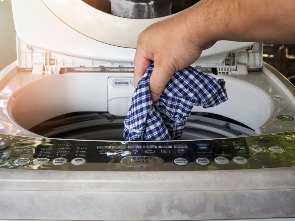 We break down some of the key features to consider when shopping for a new top load washer. Picture: iStock/Skarie20.