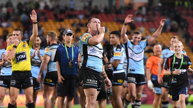 Paul Gallen hushes the Queensland crowd after kicking the final goal. 