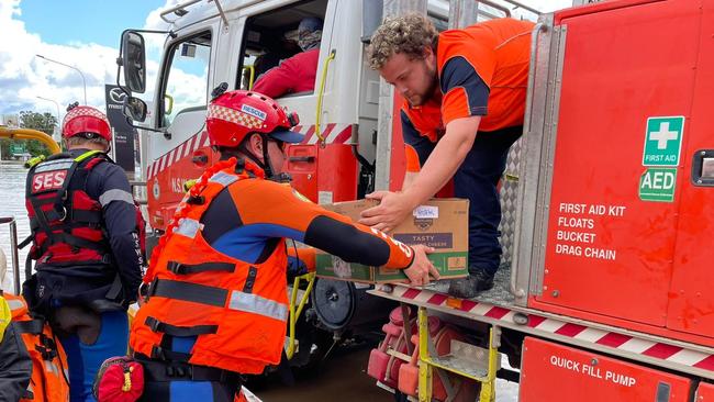 SES and RFS volunteers in the regional city of Forbes scramble to provide food and support to cut-off residents. Picture Aymon Bertah