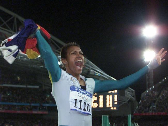 Freeman celebrates the gold medal in the women's 400m final at the 2000 Olympic Games in Sydney.